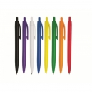 Bolígrafo o pluma de plástico en color solido económico