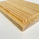 Tabla de madera de pino para picar con canal