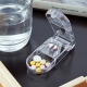 Pastillero transparente con navaja para cortar pastillas EVER