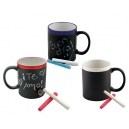 Taza con acabado mate tipo pizarrón, incluye 2 gises