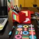 Cubo ecológico porta plumas y notas en varios colores