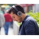 Audífonos Bluetooth de plástico en dos colores diferentes
