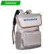 Mochila bitono en poliéster con bolsa al frente y detalles en color café