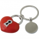 Llavero metálico esmaltado con pedrería en forma de corazón candado