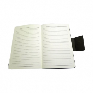 Libreta con seguro y bolígrafo
