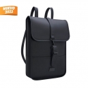 Mochila de curpiel con broches magnéticos