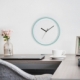 Reloj de pared de plástico y marco de colores pastel
