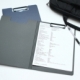Folder fabricado en polipropileno y clip metálico