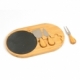 Elegante set de quesos con utensilios y tabla de madera