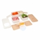Contenedor de alimentos hecho de materiales reciclados y cubiertos