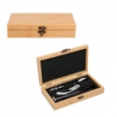 Set de vino con 5 accesorios y estuche de bambú incluido