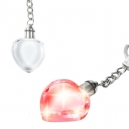 Bonito llavero de acrílico en forma de corazón y luz roja