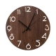 Reloj Quare bonito y funcional con acabado en madera