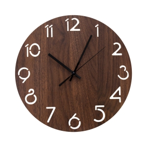 Reloj Quare bonito y funcional con acabado en madera