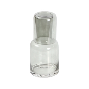 Jarra transparente con capacidad de 700ml incluye vaso